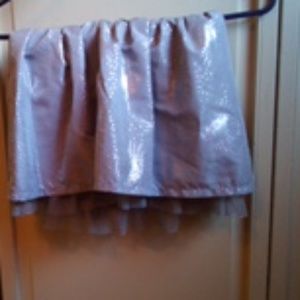 Selling a size 7 skirt